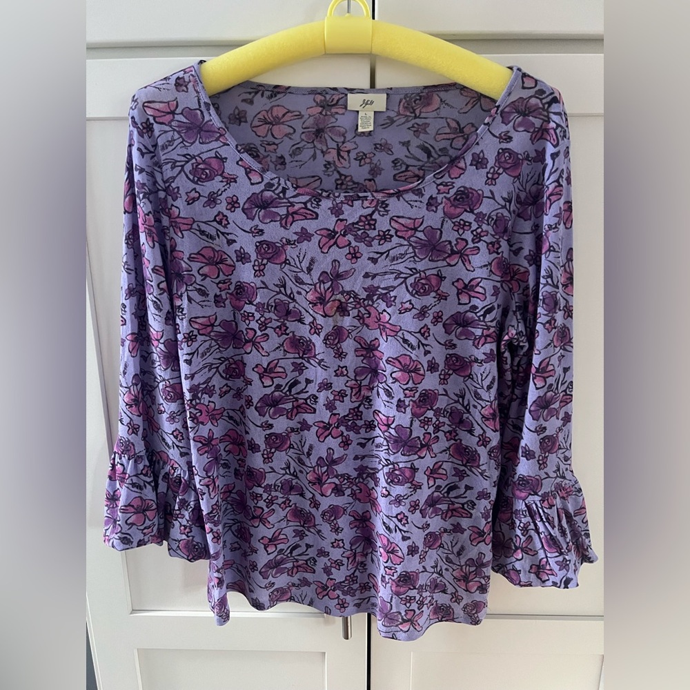 Purple floral lightweight top with puff sleeves by JJill L